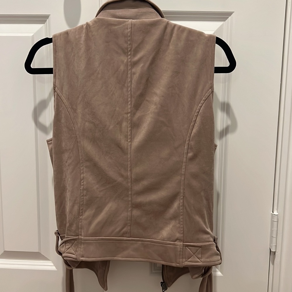 Cupcakes and Cashmere suade vest - Picture 5 of 6